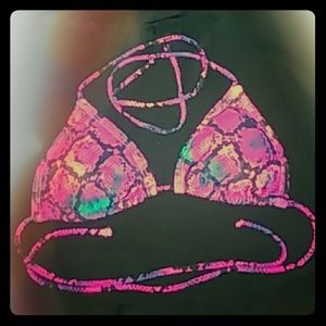 🆑🎉NWOT Snakeskin Bikini Top